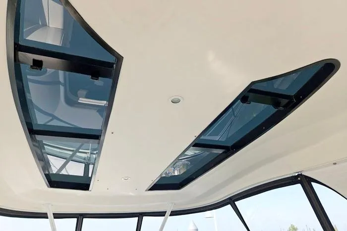  Yacht Photos Pics 2006 Cruisers Yachts 455 Express Motoryacht skylights and ceiling interior view.