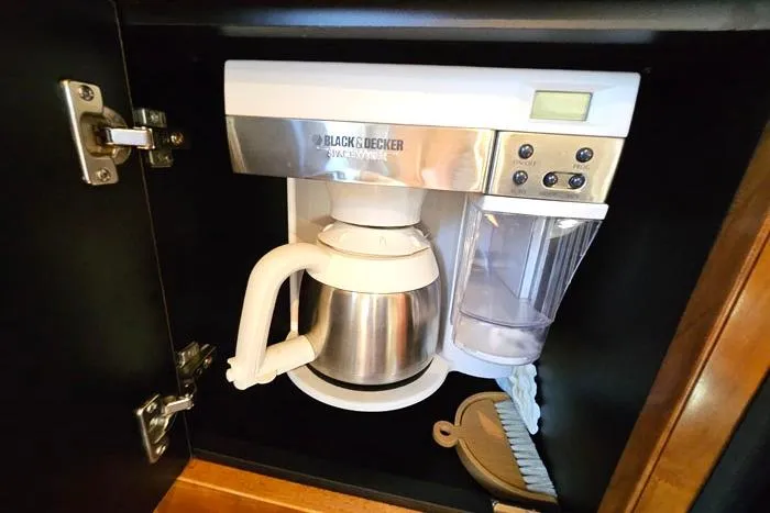  Yacht Photos Pics Coffee maker inside a cabinet on a 2006 Cruisers Yachts 455 Express Motoryacht.