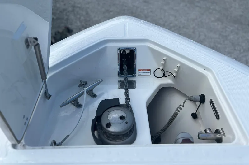  Yacht Photos Pics 2014 Boston Whaler 350 Outrage Windlass