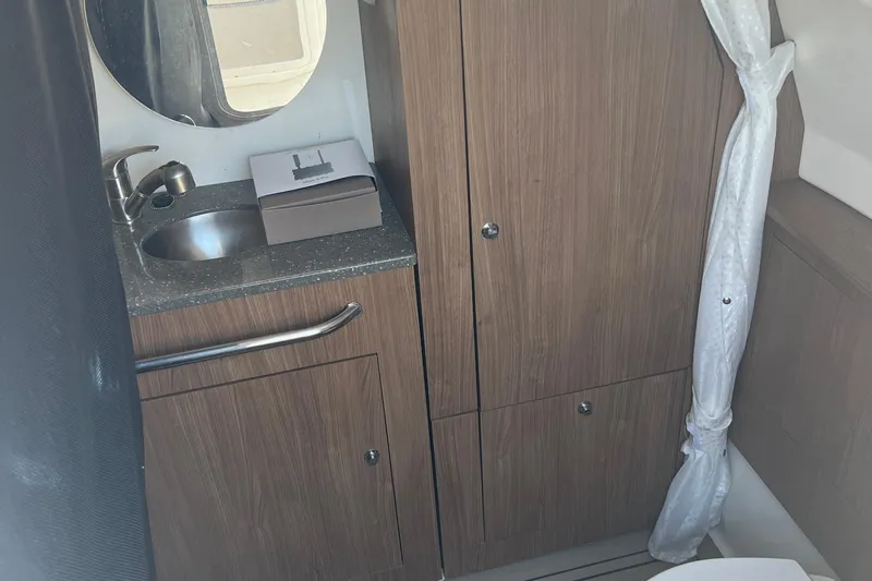  Yacht Photos Pics 2014 Boston Whaler 350 Outrage Console Interior