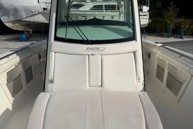  Yacht Photos Pics 2014 Boston Whaler 350 Outrage Console Lounger