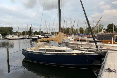 1982 Friendship 28