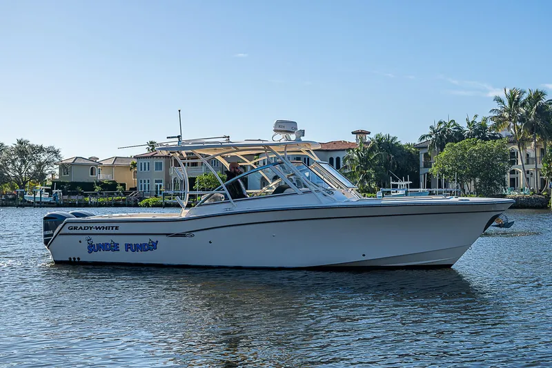 Sundae Funday Yacht Photos Pics 