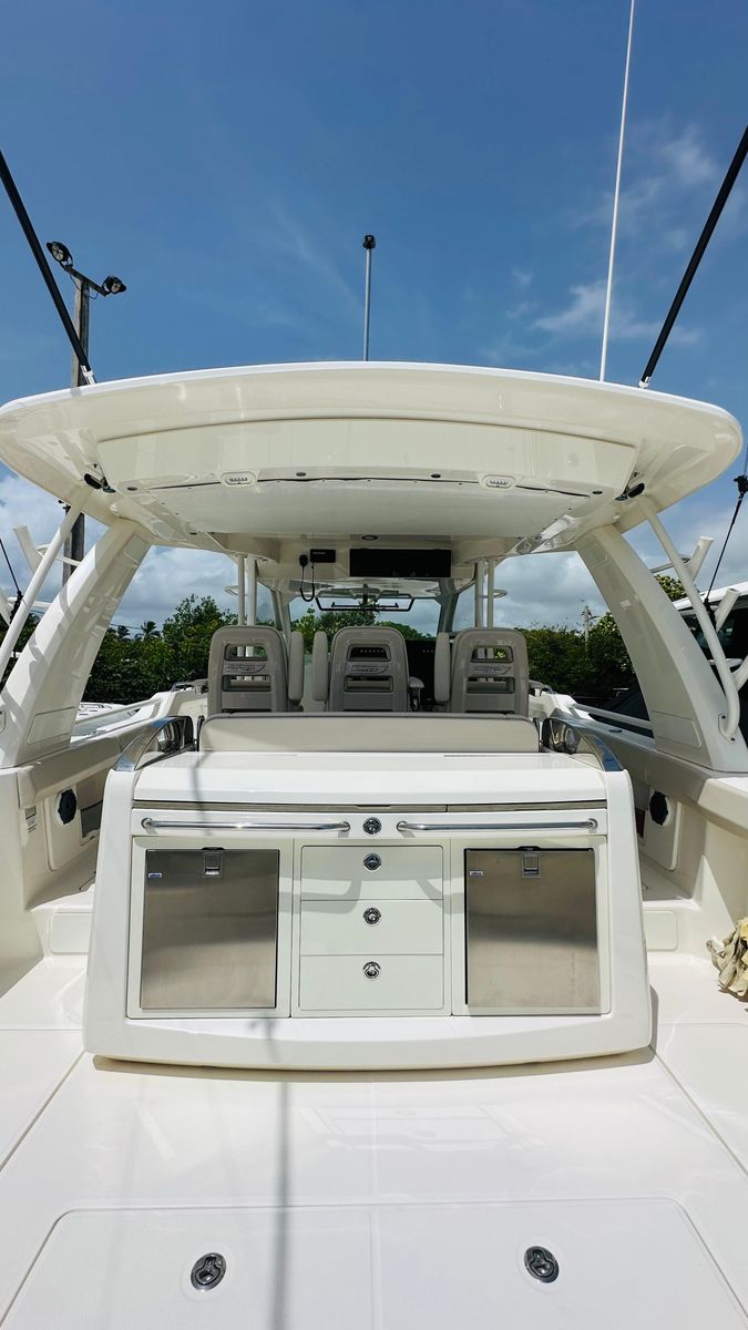 2021 Boston Whaler 42 