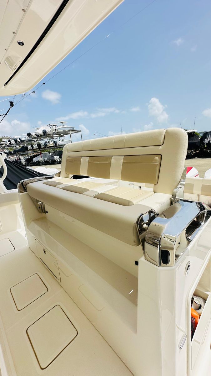 2021 Boston Whaler 42 