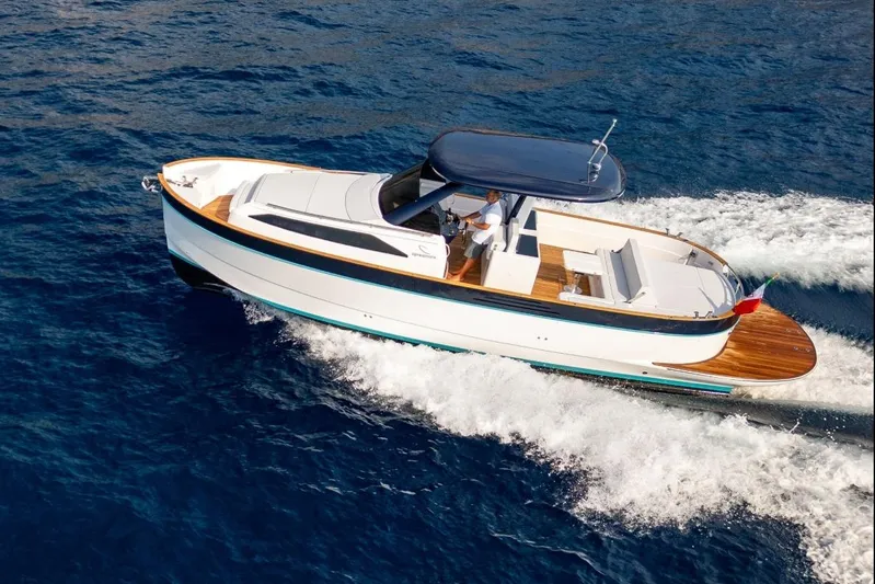  Yacht Photos Pics 2025 Apreamare GOZZO 35 cruising on open water, showcasing sleek design and luxury features.