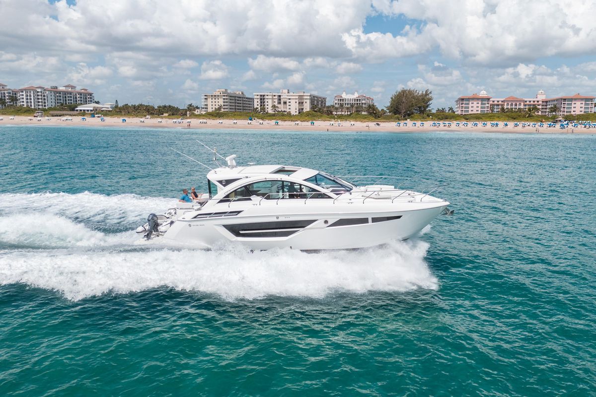 2019 Cruisers Yachts 50 