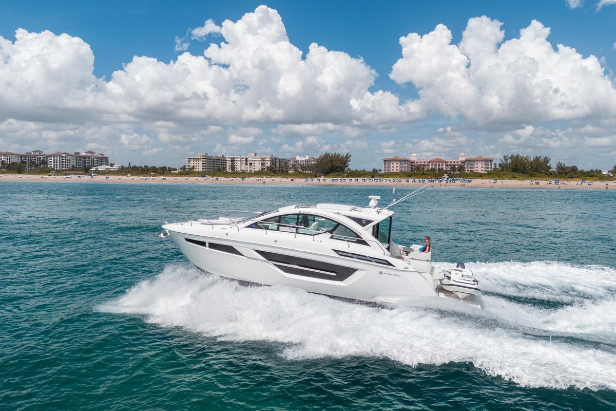 2019 Cruisers Yachts 50 