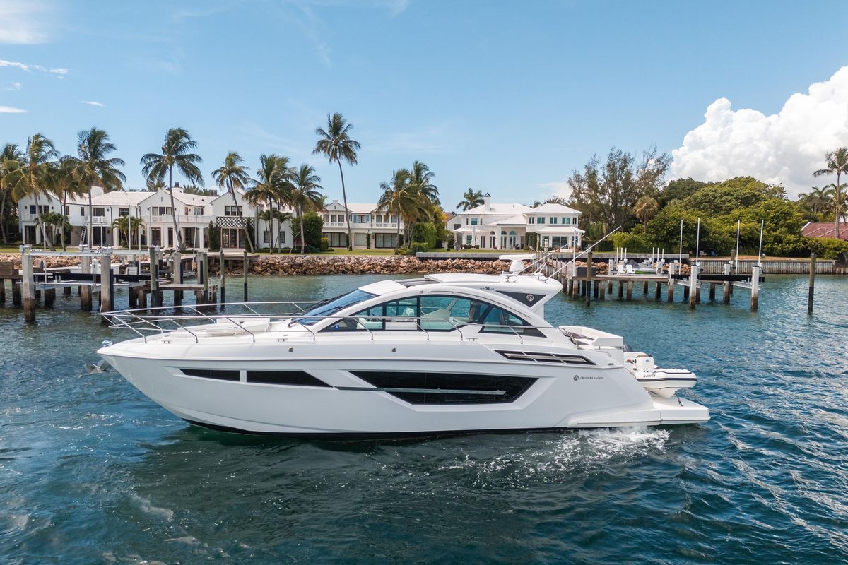 2019 Cruisers Yachts 50 