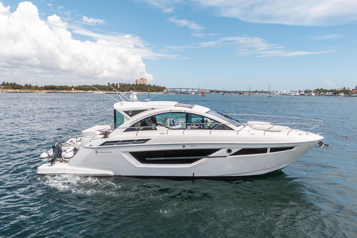 2019 Cruisers Yachts 50 
