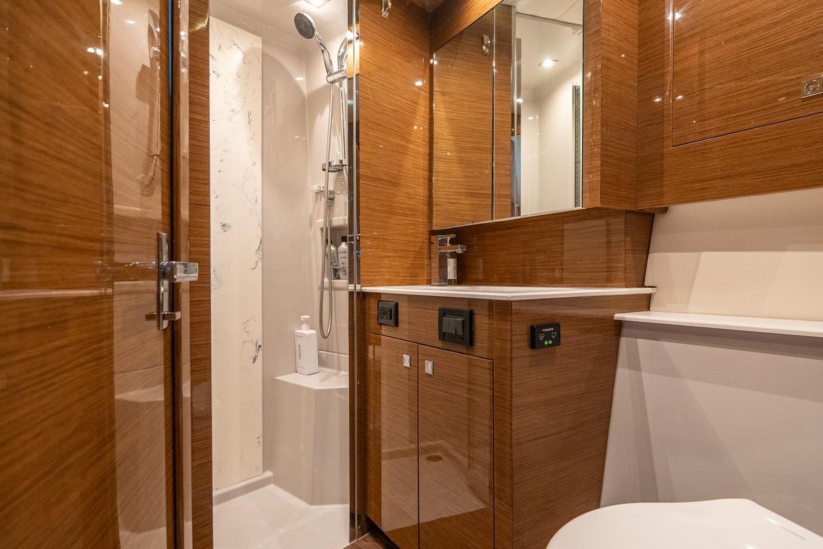 2019 Cruisers Yachts 50 