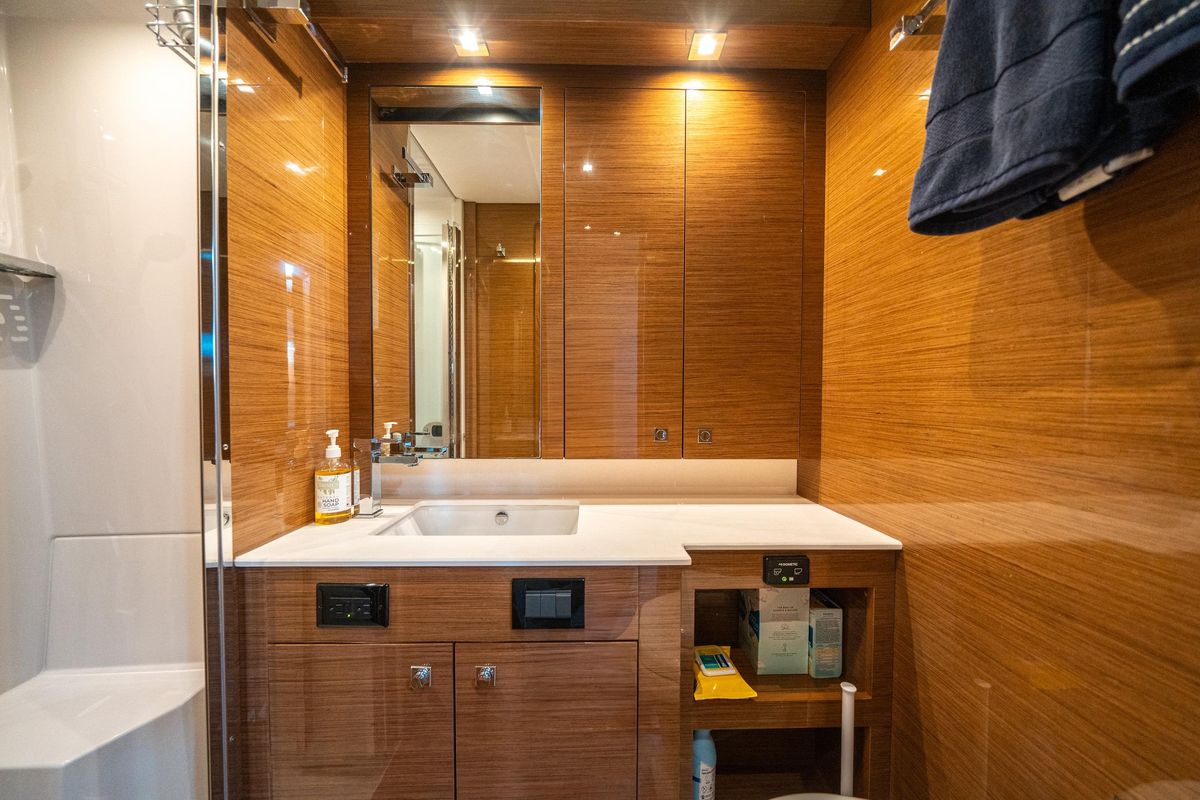 2019 Cruisers Yachts 50 
