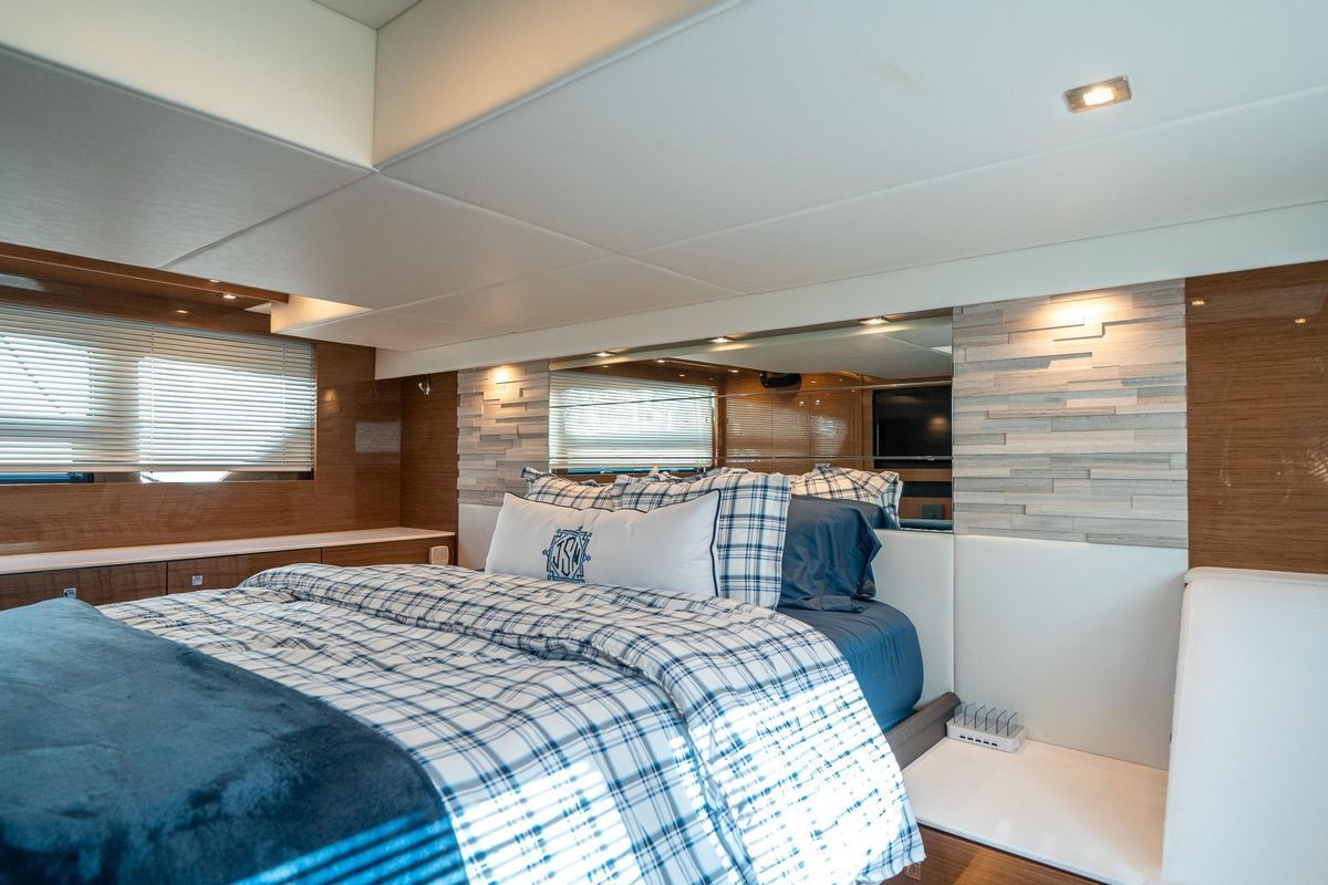 2019 Cruisers Yachts 50 