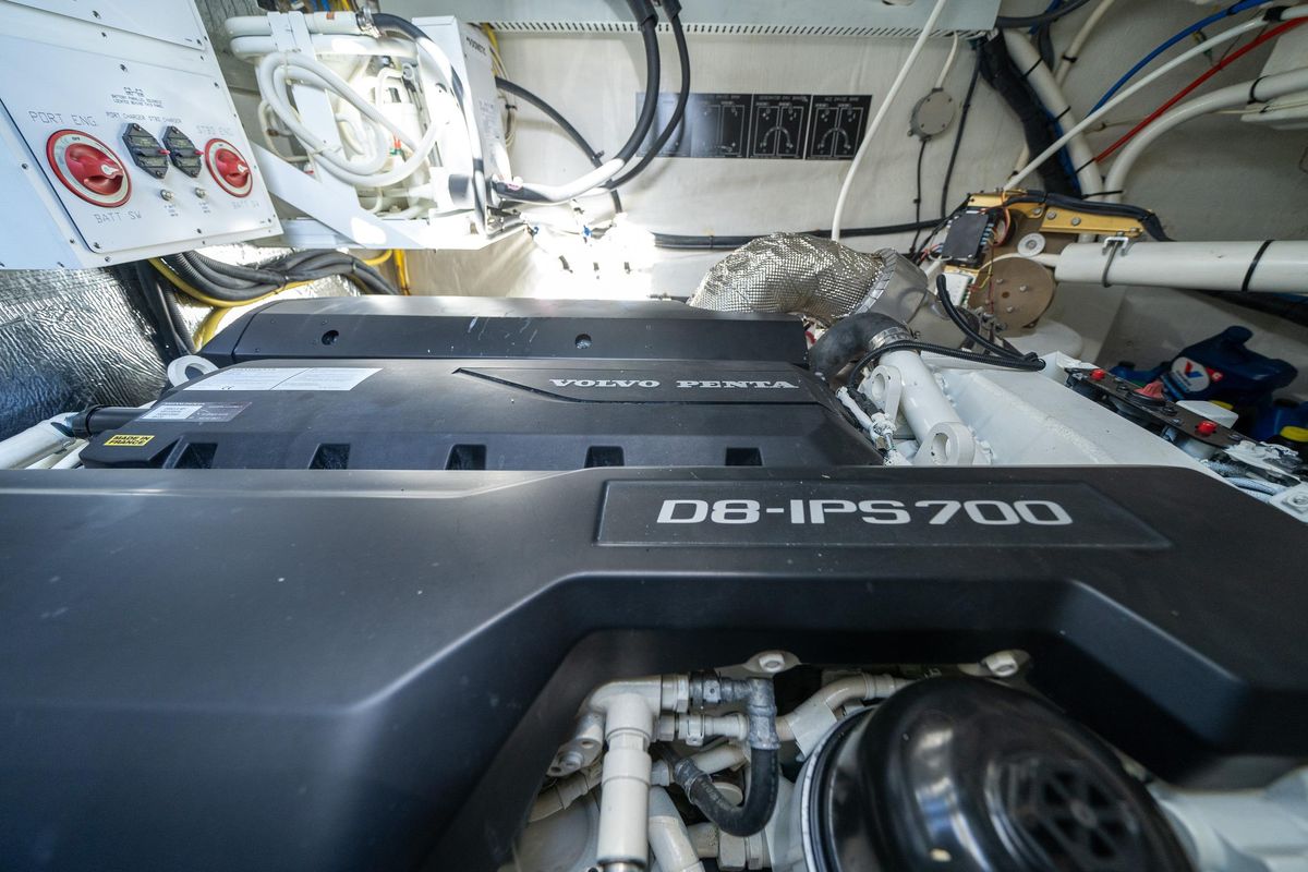 2019 Cruisers Yachts 50 