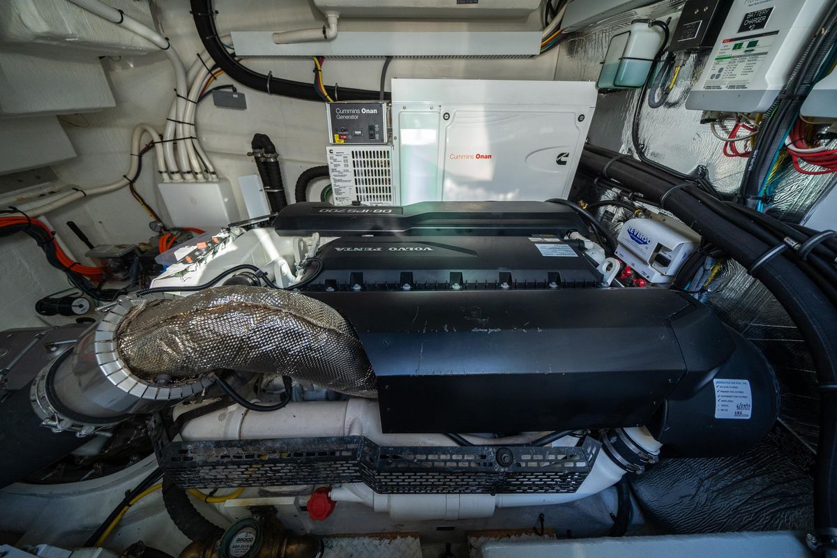2019 Cruisers Yachts 50 