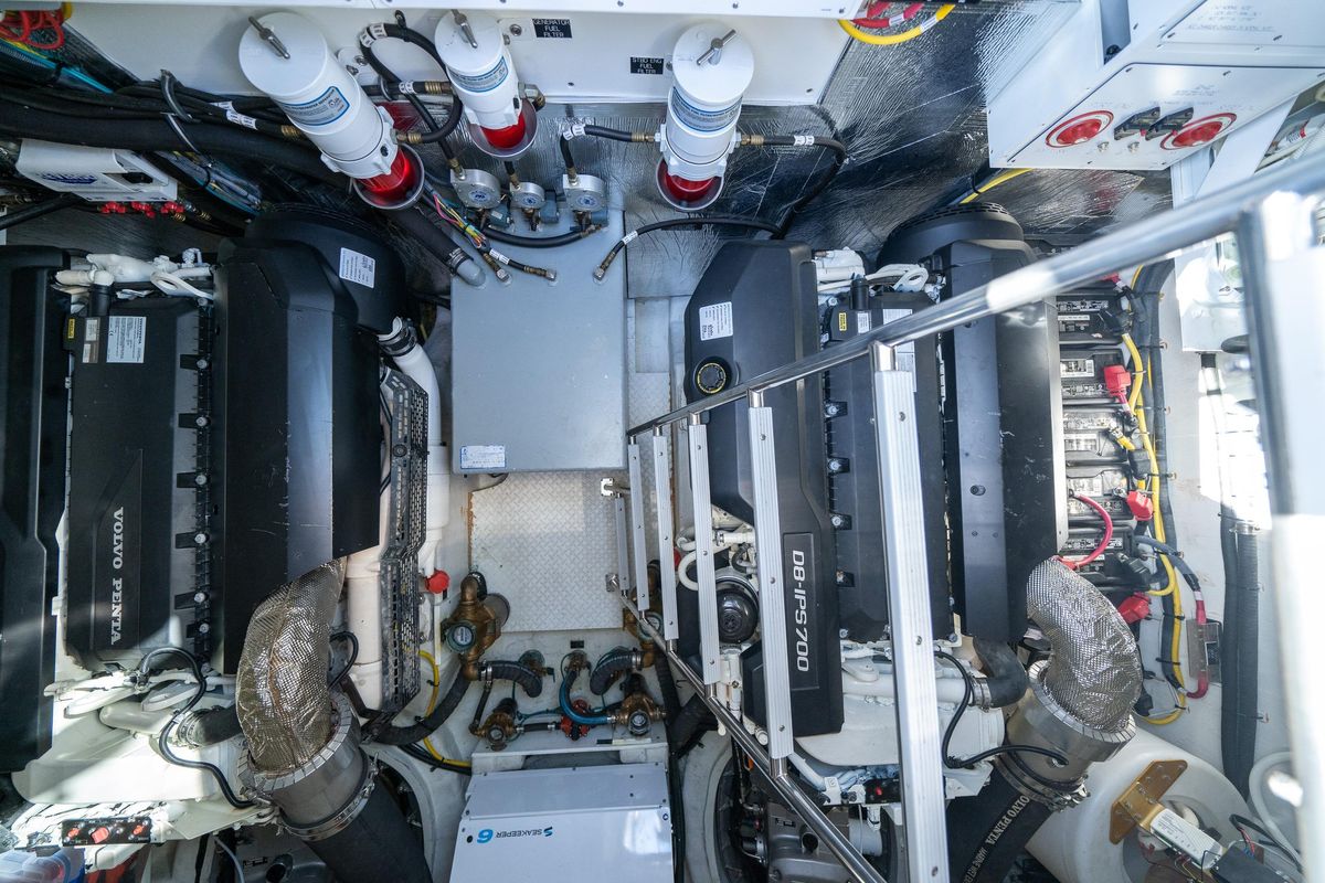 2019 Cruisers Yachts 50 