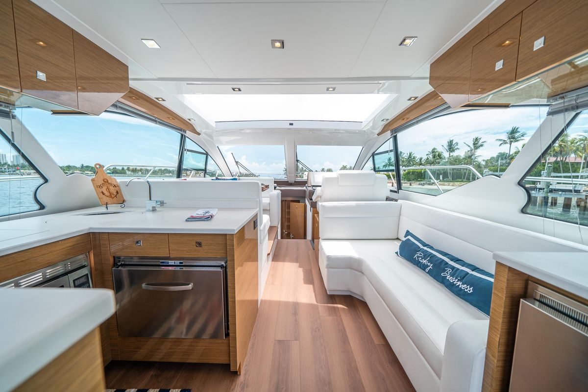 2019 Cruisers Yachts 50 