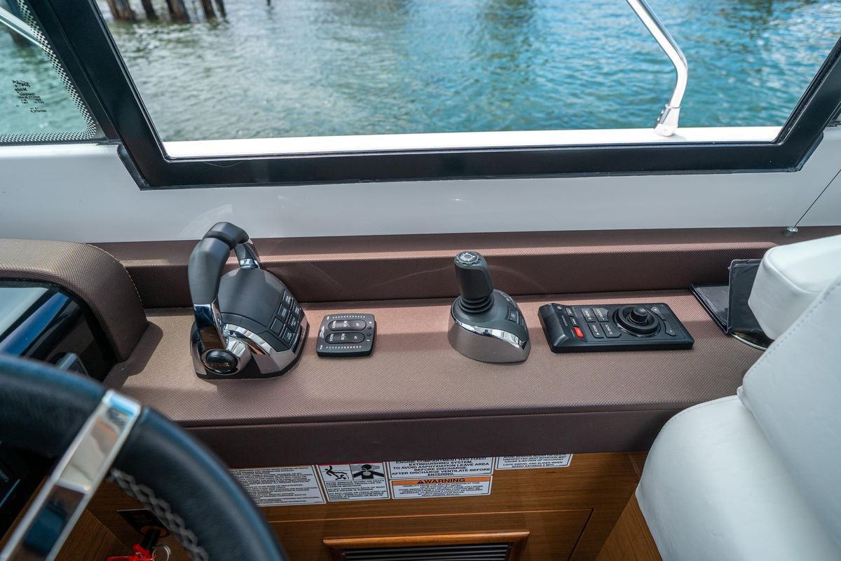2019 Cruisers Yachts 50 