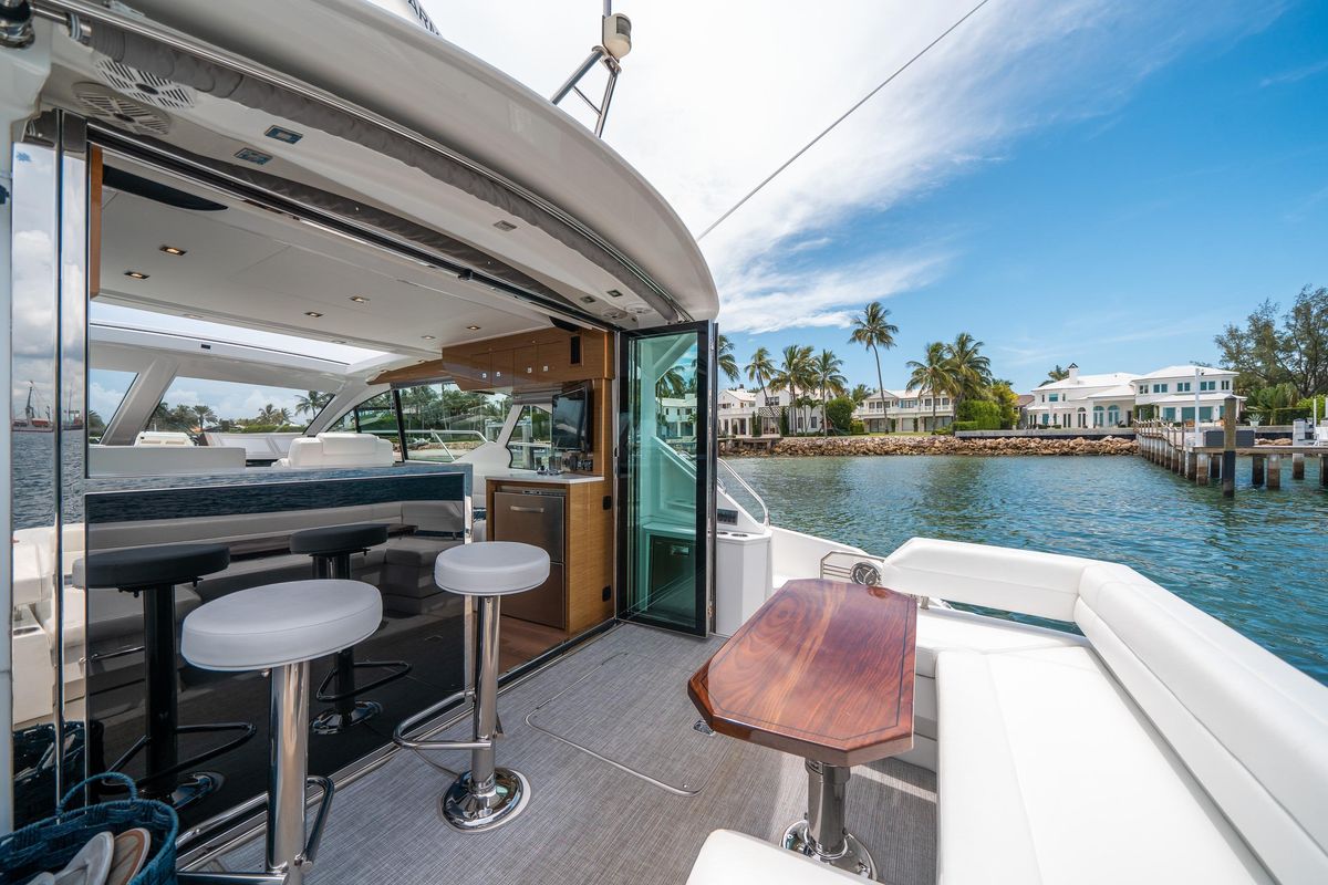 2019 Cruisers Yachts 50 