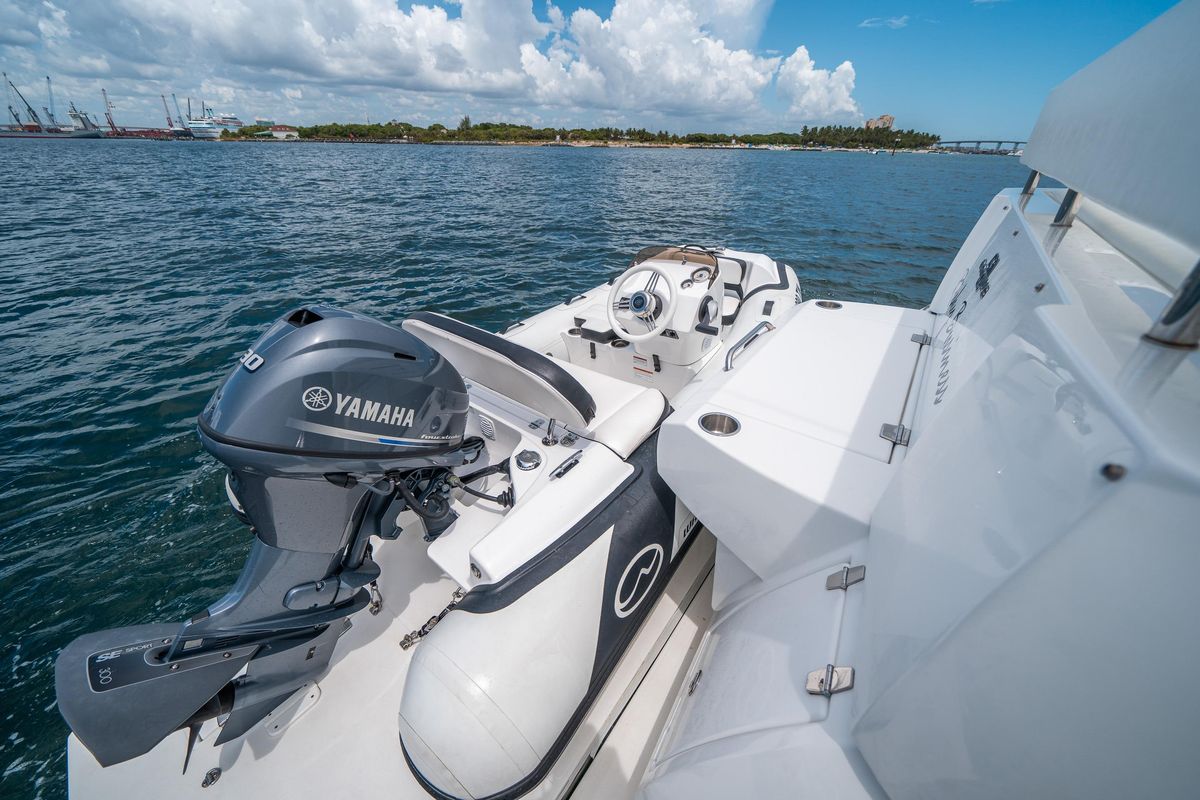 2019 Cruisers Yachts 50 