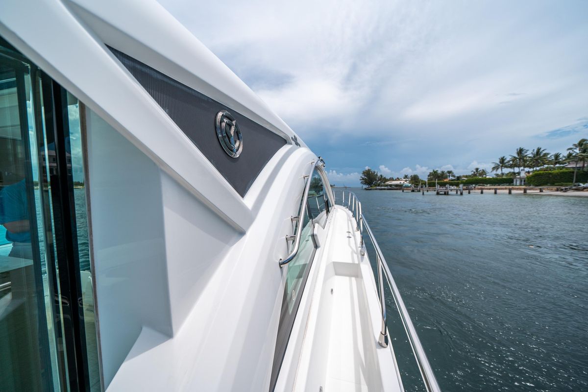 2019 Cruisers Yachts 50 