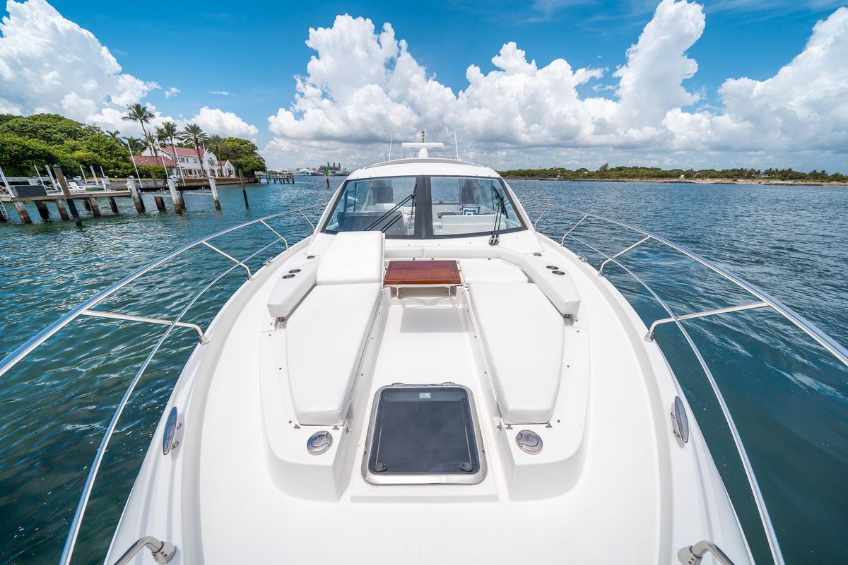 2019 Cruisers Yachts 50 