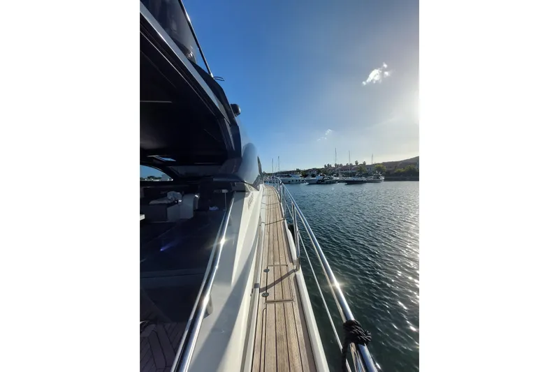 Fiftyfive Yacht Photos Pics 2022 Rizzardi Infive yacht sideway.