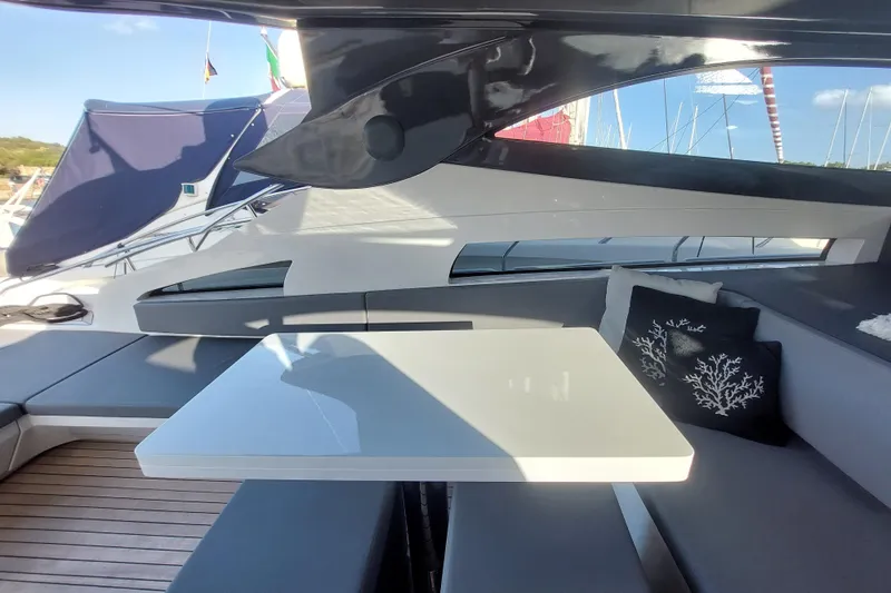 Fiftyfive Yacht Photos Pics 2022 Rizzardi Infive yacht cockpit dinette.