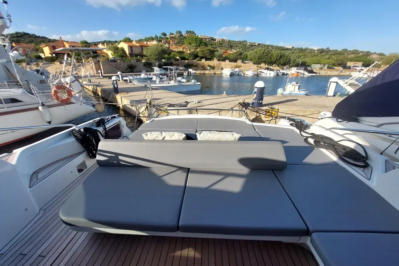 Fiftyfive Yacht Photos Pics 2022 Rizzardi Infive yacht cockpit sunbathing area.