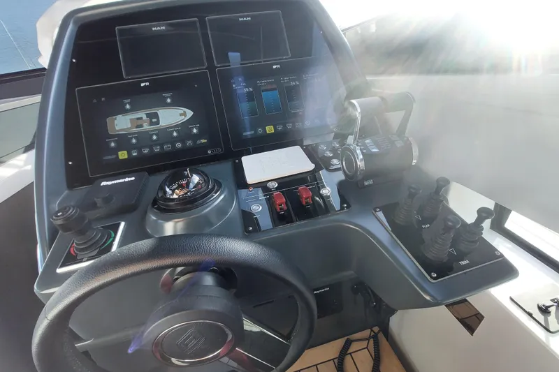 Fiftyfive Yacht Photos Pics 2022 Rizzardi Infive yacht Helm station.