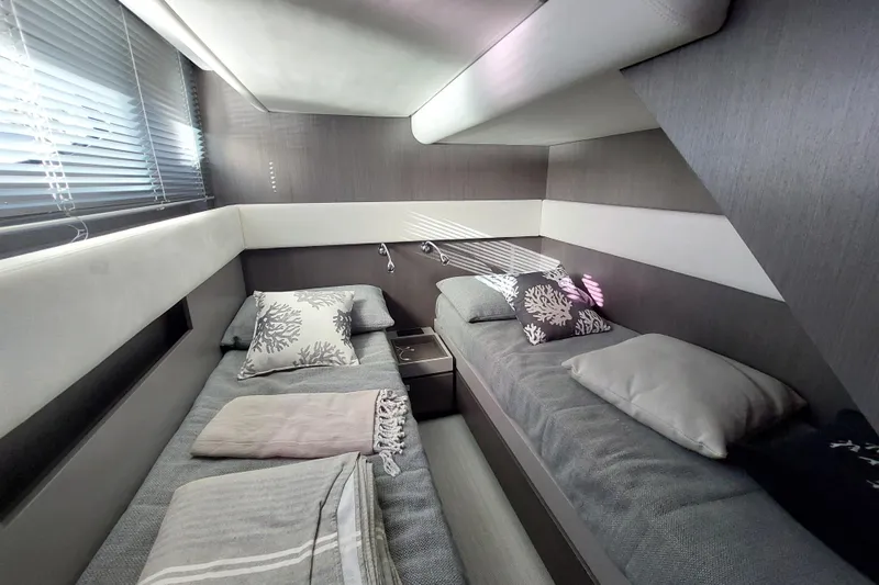 Fiftyfive Yacht Photos Pics 2022 Rizzardi Infive yacht guest cabin.