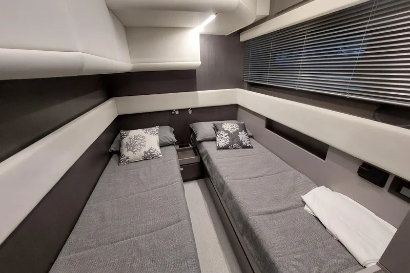 Fiftyfive Yacht Photos Pics 2022 Rizzardi Infive yacht guest cabin.