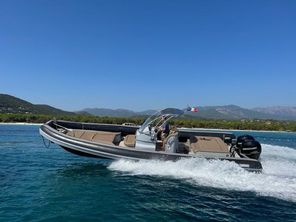 2011 Sea Water Smeralda 320