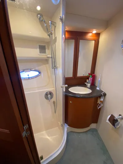 Reelaxing Yacht Photos Pics Master shower