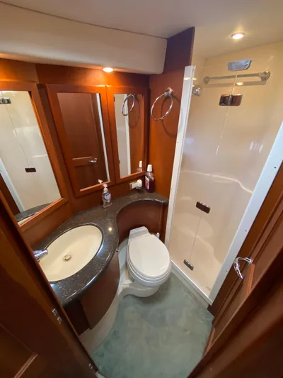 Reelaxing Yacht Photos Pics Bow head with shower