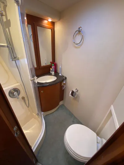 Reelaxing Yacht Photos Pics Master head