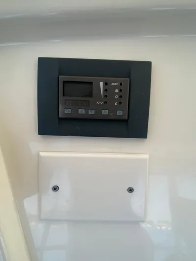 Reelaxing Yacht Photos Pics Bridge AC control