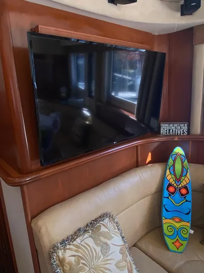 Reelaxing Yacht Photos Pics Flatscreen at dinette