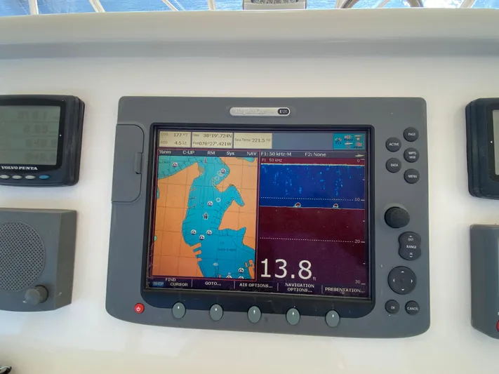 Reelaxing Yacht Photos Pics Raymarine E120