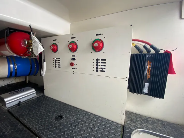 Reelaxing Yacht Photos Pics Battery panel engine room