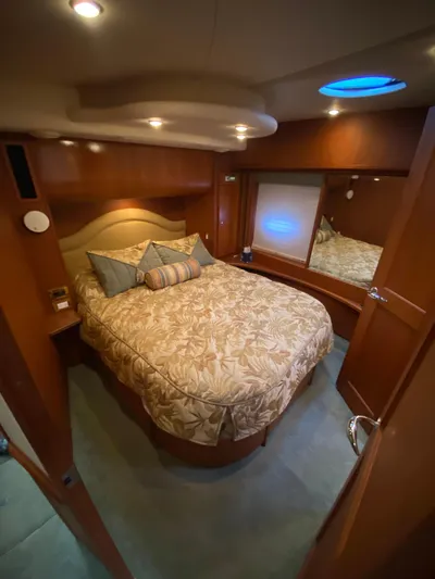 Reelaxing Yacht Photos Pics Master stateroom to port