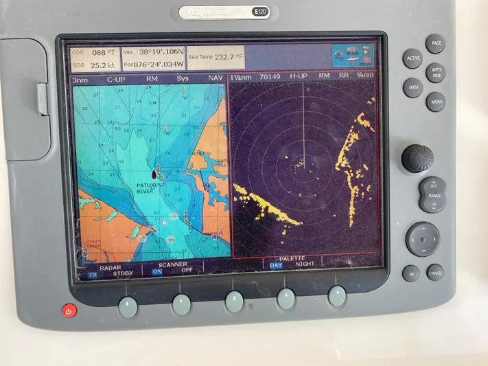 Reelaxing Yacht Photos Pics Raymarine E120 with Open Array Radar