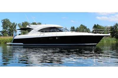 Riviera 4700 Sport Yacht