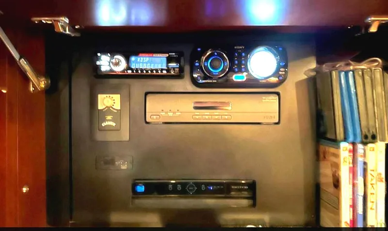  Yacht Photos Pics Entertainment system panel on a 2011 Sea Ray 470 Sundancer yacht.