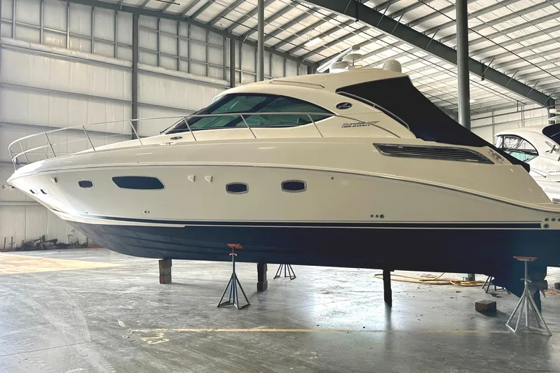  Yacht Photos Pics 2011 Sea Ray 470 Sundancer yacht in a spacious indoor storage facility.
