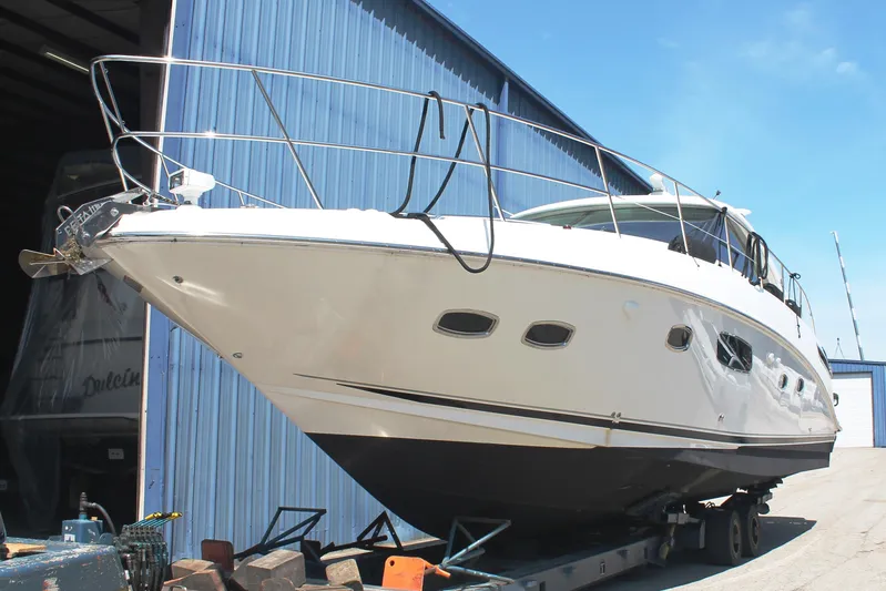  Yacht Photos Pics 2011 Sea Ray 470 Sundancer yacht on trailer near blue building.