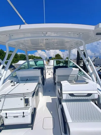 302-126 Yacht Photos Pics 