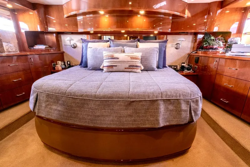 Contagious II Yacht Photos Pics 