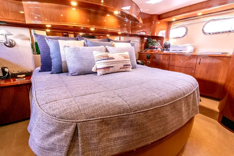 Contagious II Yacht Photos Pics 