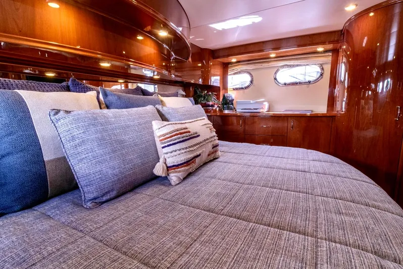 Contagious II Yacht Photos Pics 